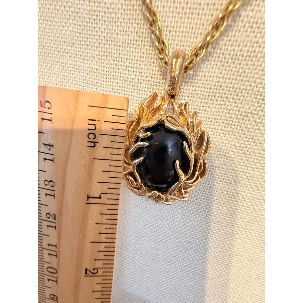 Vintage Black Cabochon Gold Tone Pendant Necklace 20”